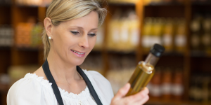 Sumérgete en el mundo del oro líquido: Aceite de Oliva Virgen Extra de Cosecha Temprana. Descubre la exquisitez en cada gota y despierta tus sentidos con la pureza y la calidad que solo nosotros ofrecemos. ¡Haz que tu paladar celebre con nuestra selección exclusiva!